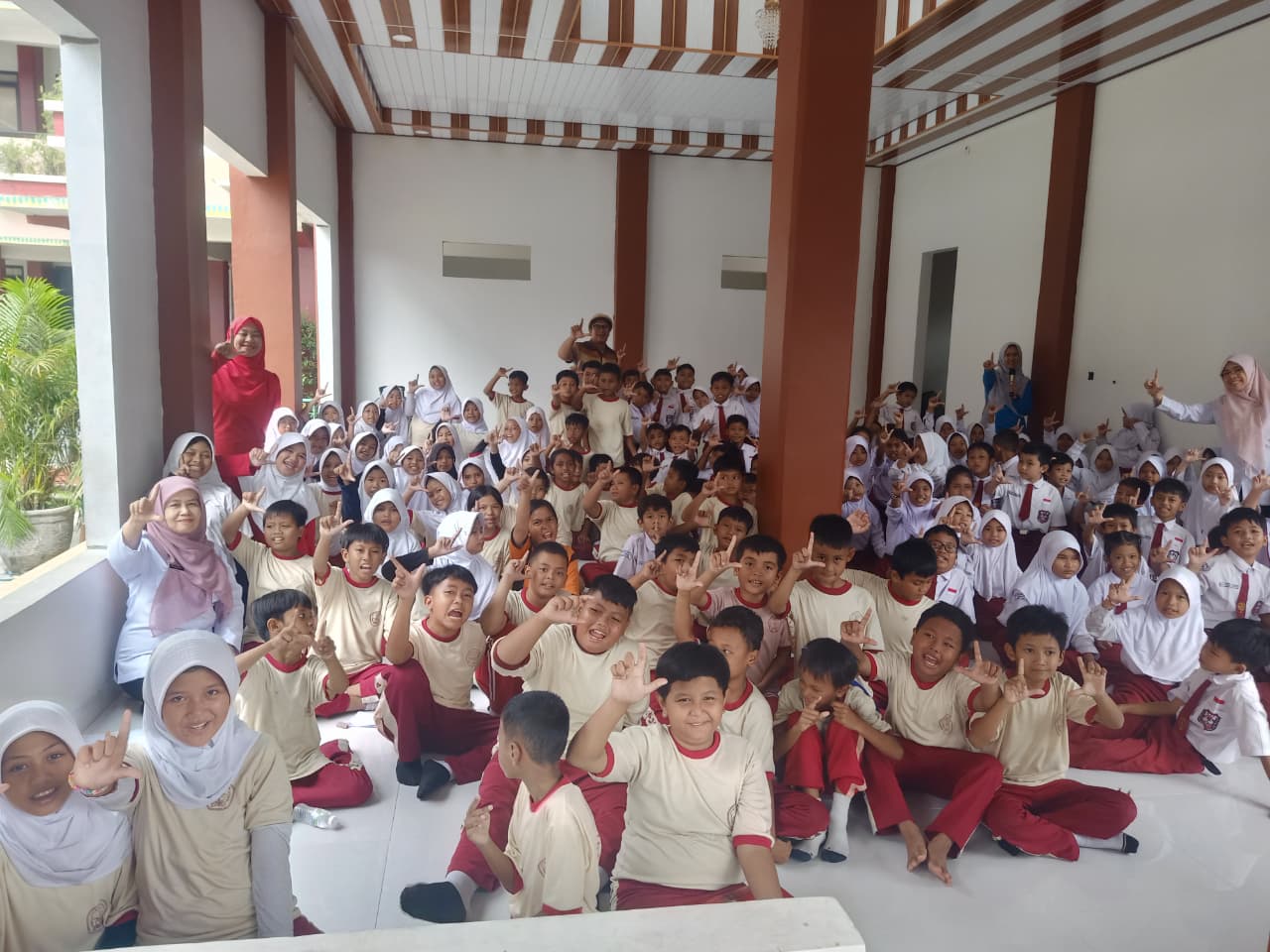 Wisata LiterAsyik Ke SDN Cipayung 04